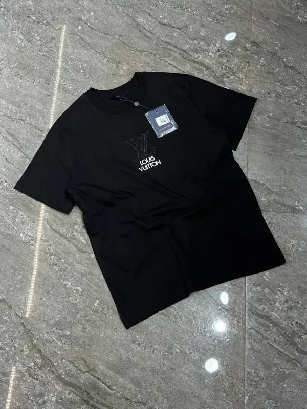 Louis Vuotton T-Shirt Black LV in White | MASSIMOLUXURYOUTLET