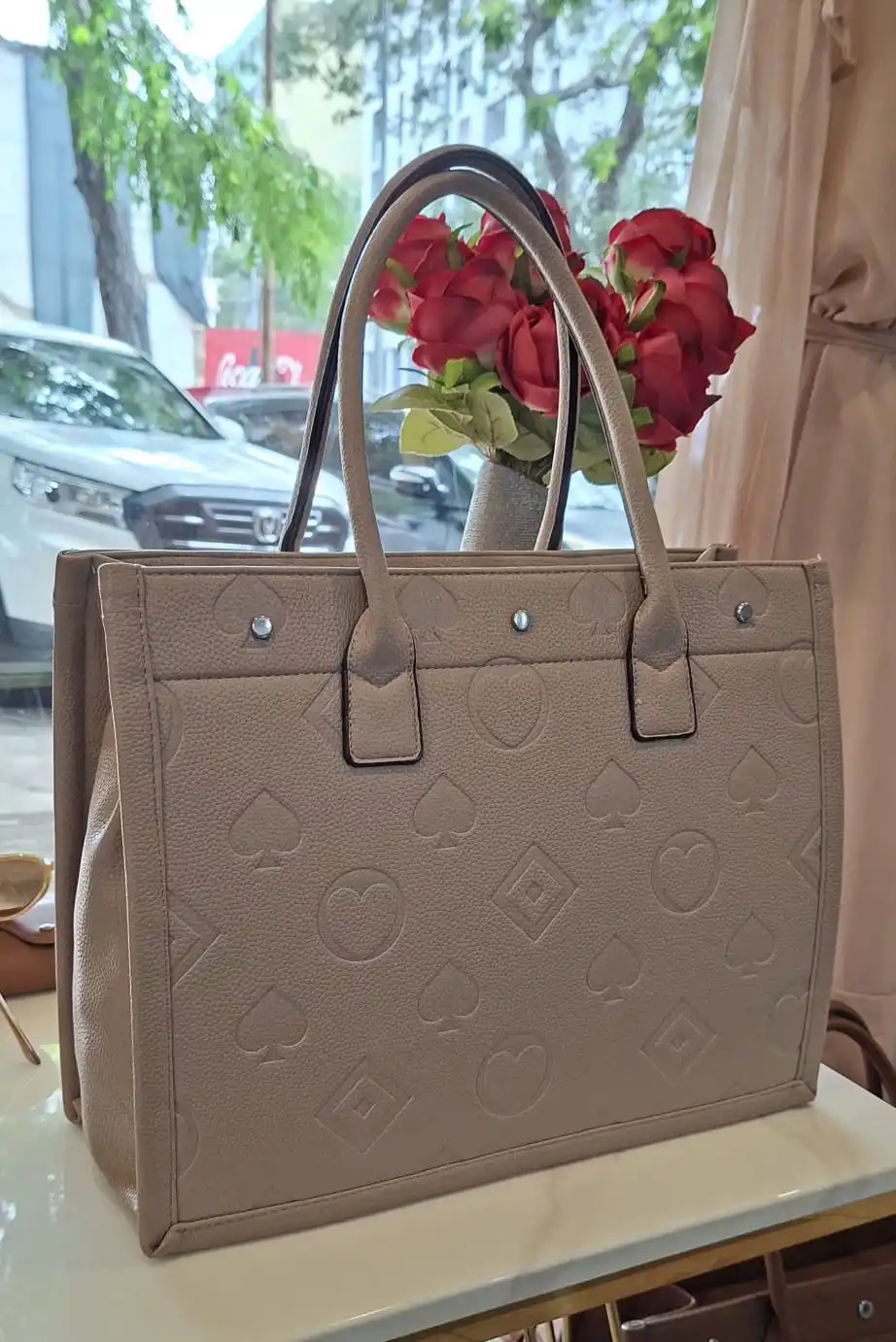 Mala Feminina Tote Grande Transversal e de mão em Beje | definne