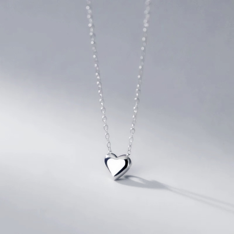 DELICATECORE Heart Necklace, Silver | 💖 𝕄𝕠𝕕𝕖𝕝 𝔻𝕠𝕝𝕝 💖