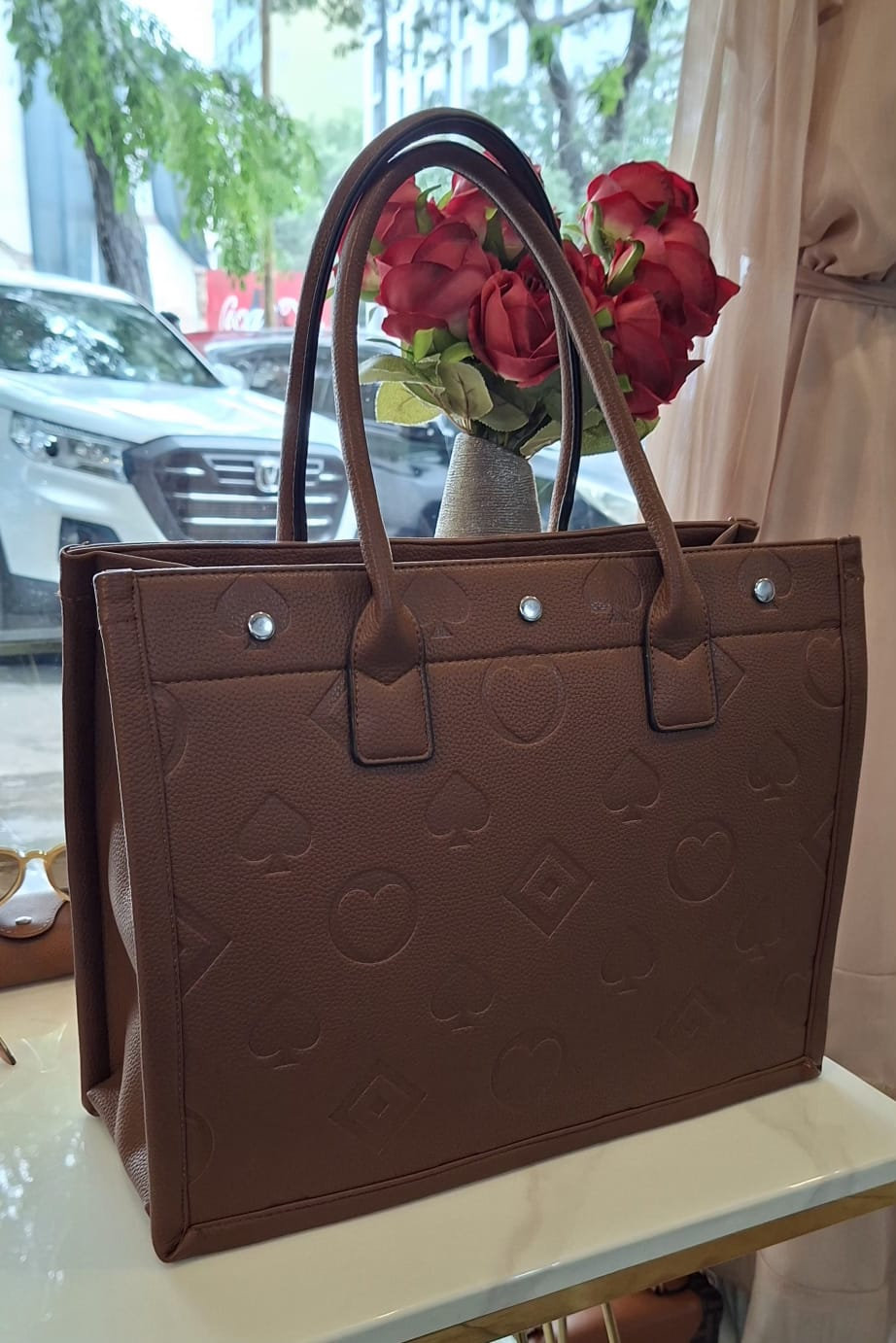 Mala Feminina Tote Grande Transversal e de mão em castanho  | definne