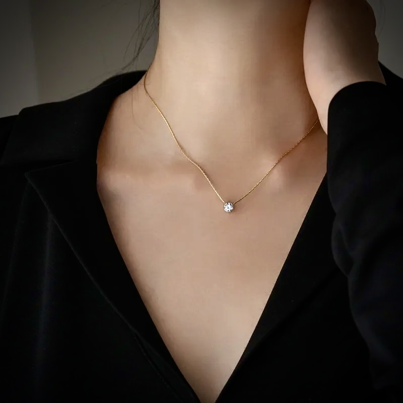 DELICATECORE Zircon Necklace, Gold | 💖 𝕄𝕠𝕕𝕖𝕝 𝔻𝕠𝕝𝕝 💖
