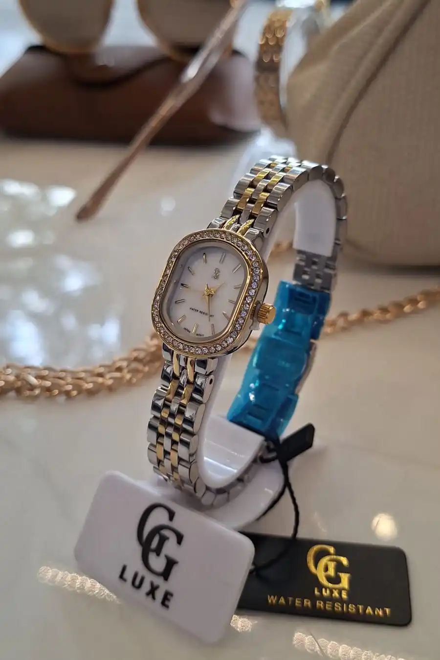 Relógio GGLux Feminino Silver & Gold fundo branco cod 743 | definne