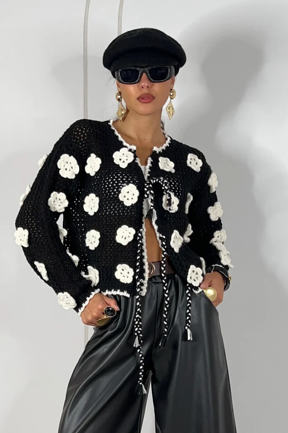 Cardigan Handmade Black&White con Fiori Crochet | ELIS MODA