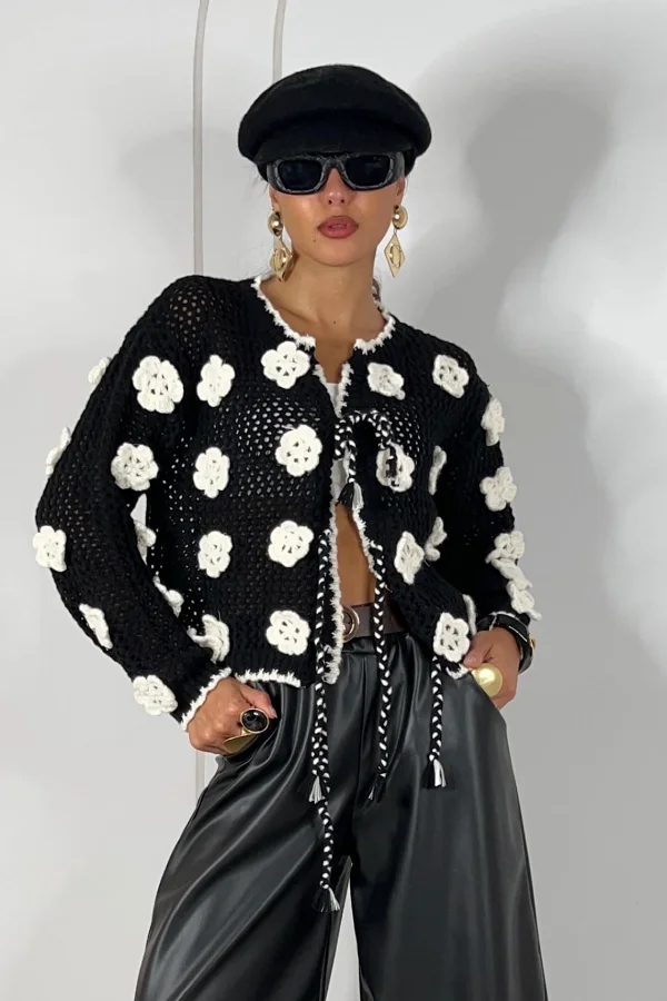 Cardigan Handmade Black&White con Fiori Crochet | ELIS MODA