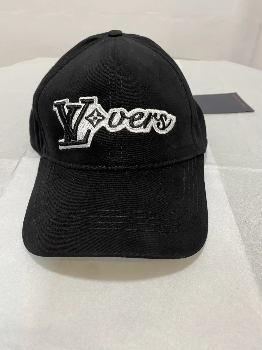 Louis Vuitton Cap Black/White Lovers | MASSIMOLUXURYOUTLET