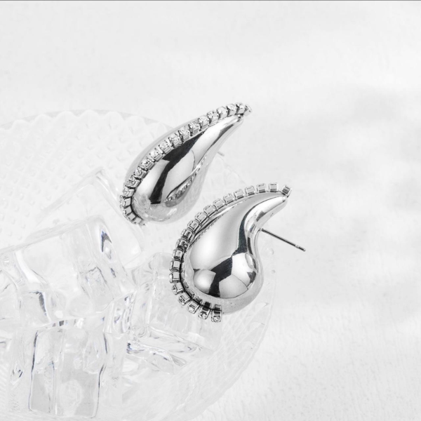 WATER DROPLET Rhinestone Earrings Silver | 💖 𝕄𝕠𝕕𝕖𝕝 𝔻𝕠𝕝𝕝 💖💋