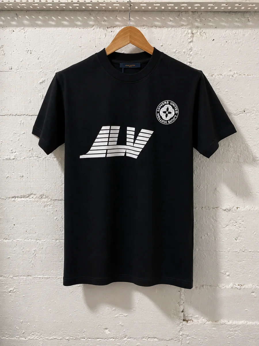 Louis Vuitton T-Shirt Vers United Black | MASSIMOLUXURYOUTLET