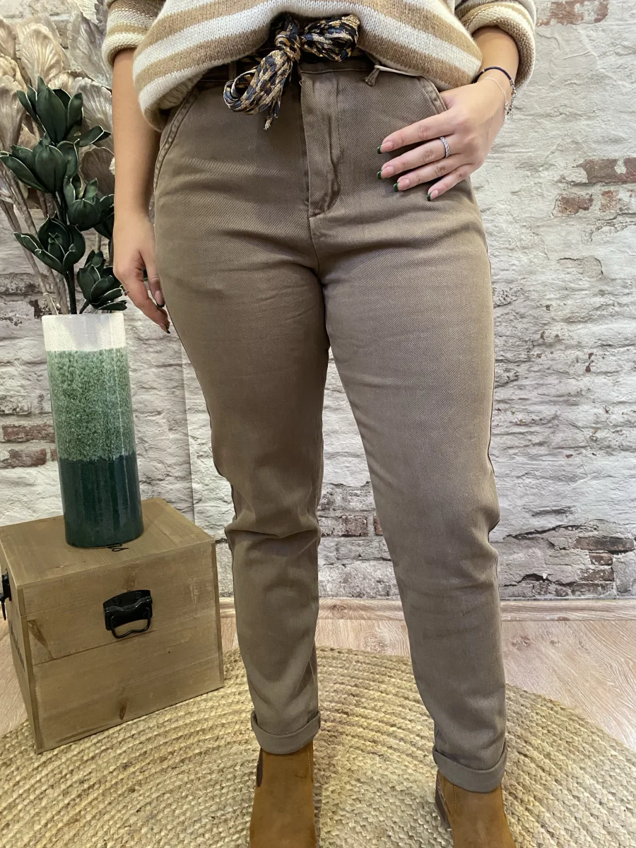 Pantalon chino | Jus de coco 