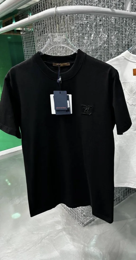 Louis Vuitton T-Shirt Black LV  | MASSIMOLUXURYOUTLET