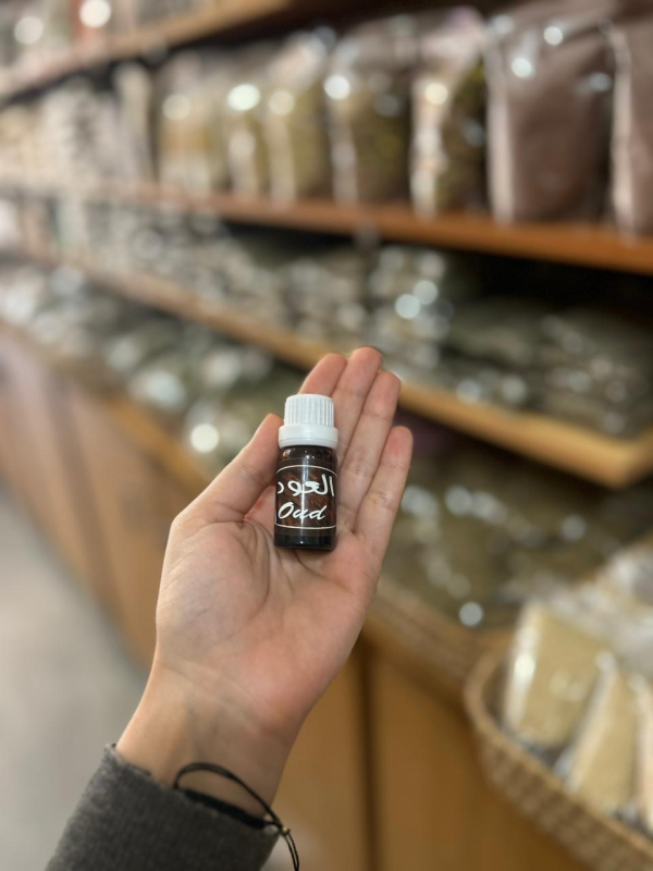 Huile essentielle d’oud  زيت العود العطري | DARLWARD