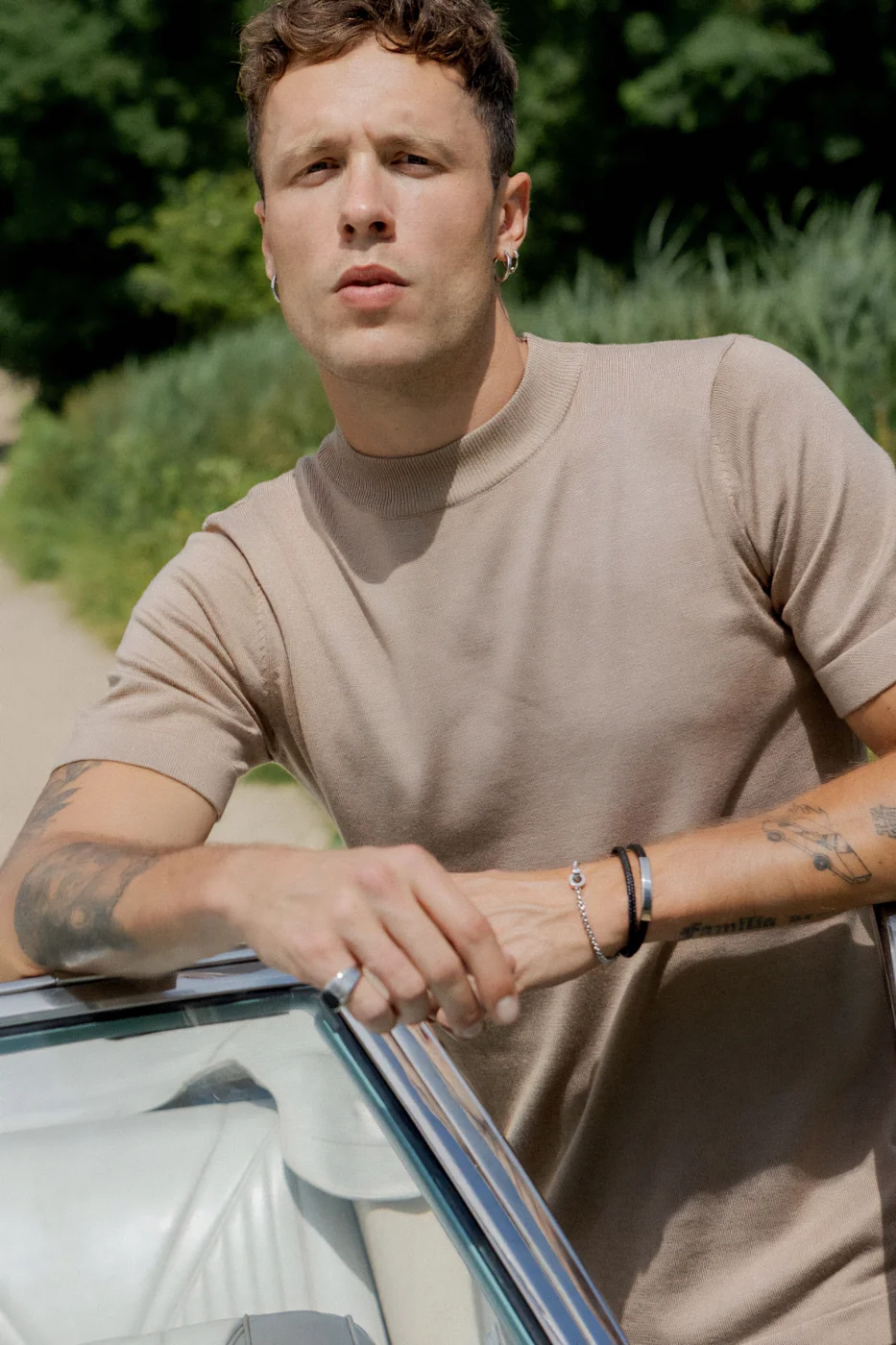 T-Shirt de Malha Basica Meia Gola em Beje | Definne