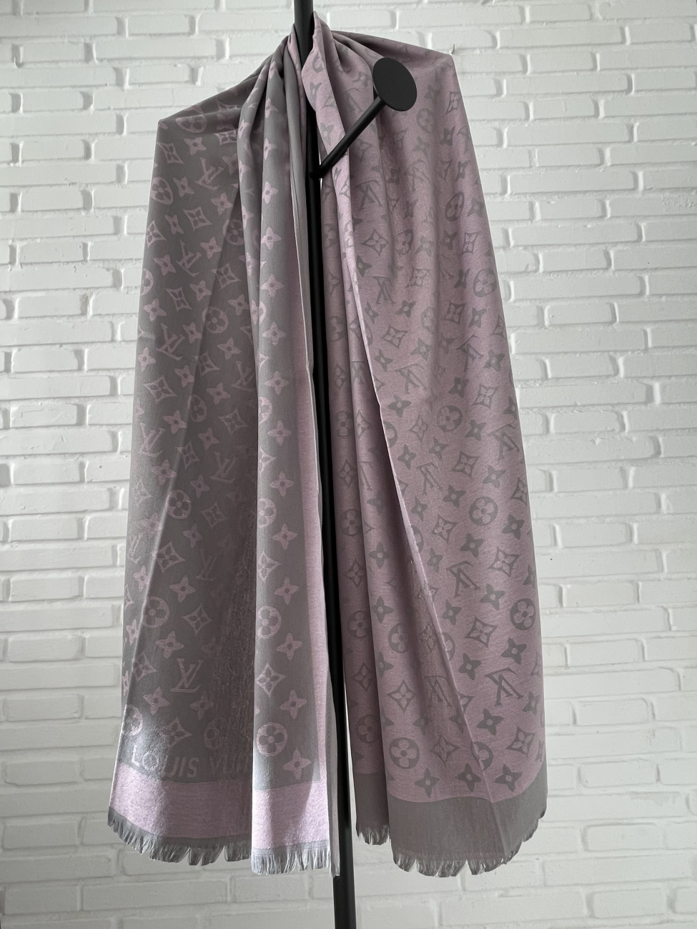 Louis Vuitton Scarves Monogram LV Unisex | MASSIMOLUXURYOUTLET