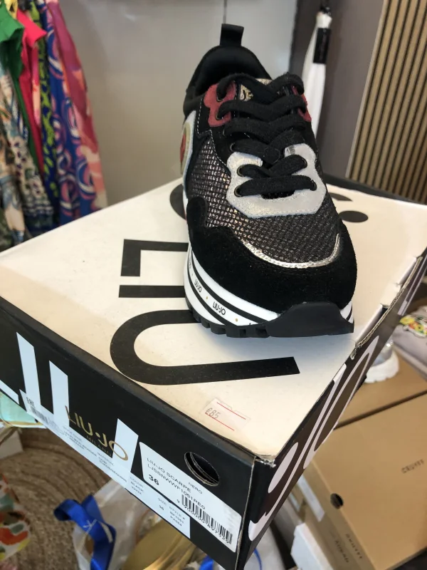 Bas  | Astra boutique 