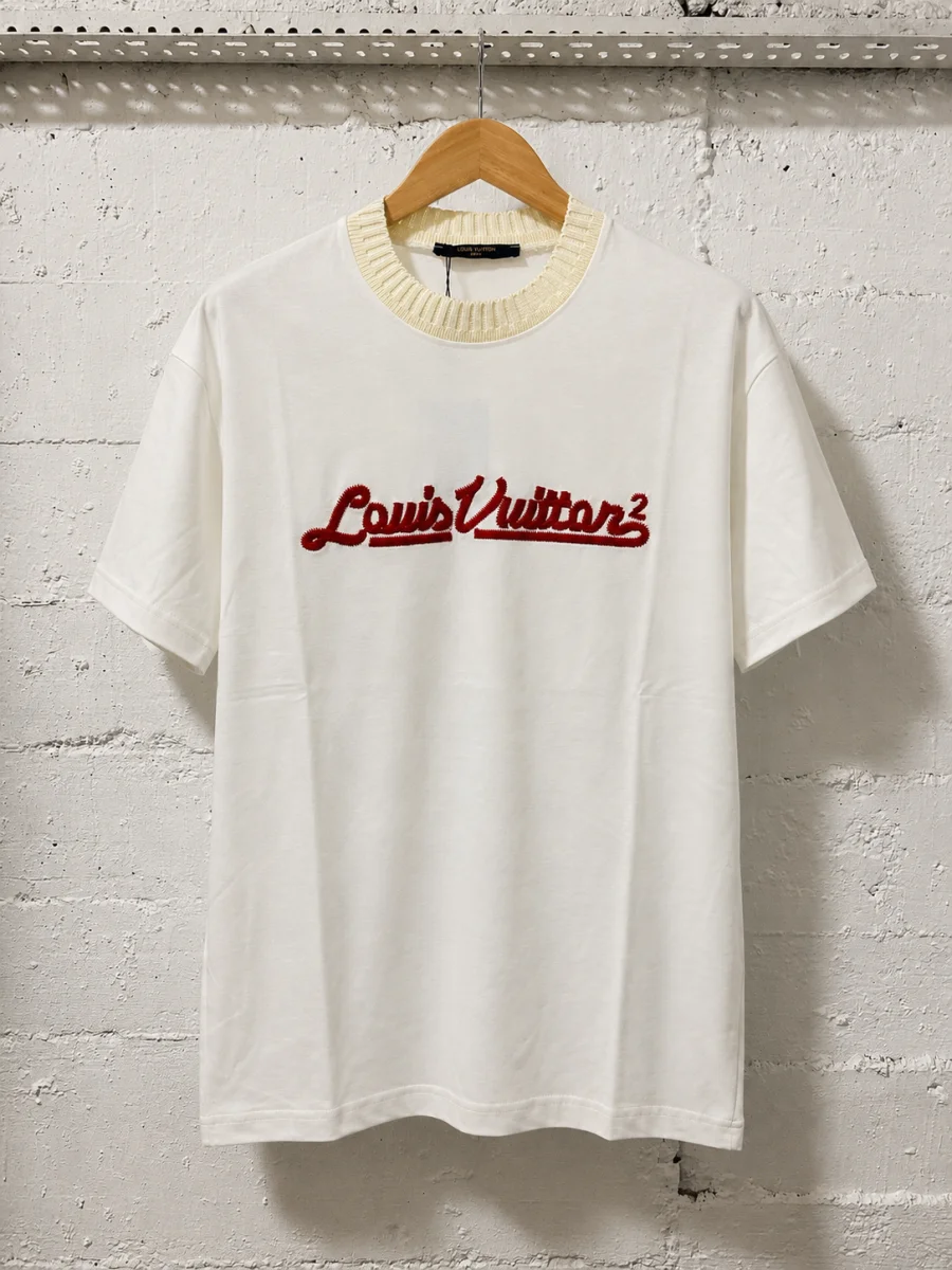 Louis Vuitton T-Shirt White LV in Red | MASSIMOLUXURYOUTLET