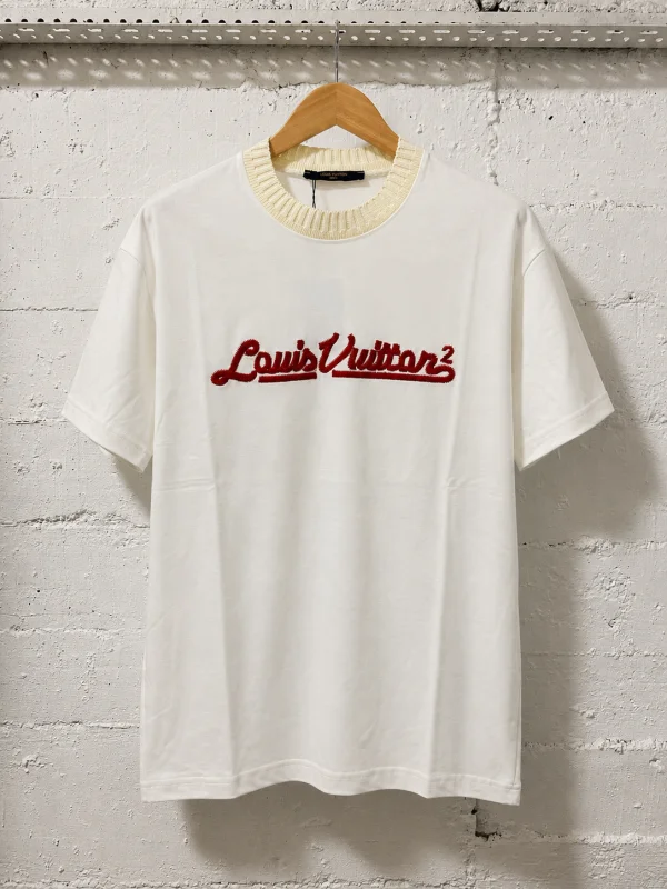 Louis Vuitton T-Shirt White LV in Red | MASSIMOLUXURYOUTLET