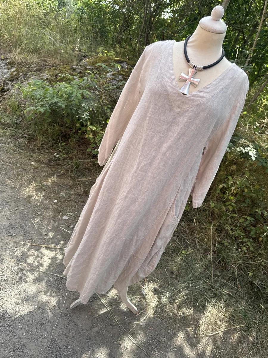 Dress Linen | TRUE QUEEN SWDN