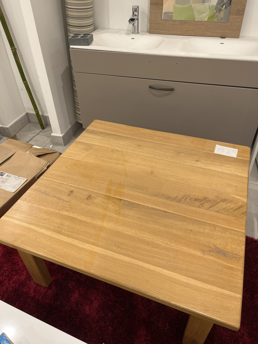 Table en bois massif carré | MULTI-AFFAIRES
