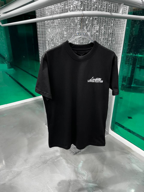 Louis Vuitton T-Shirt Black/ White LV | MASSIMOLUXURYOUTLET