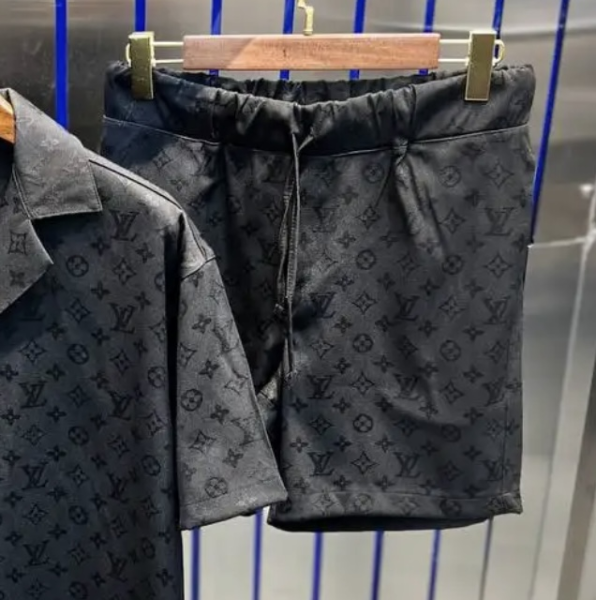 Louis Vuitton Short Monogramm Black | MASSIMOLUXURYOUTLET