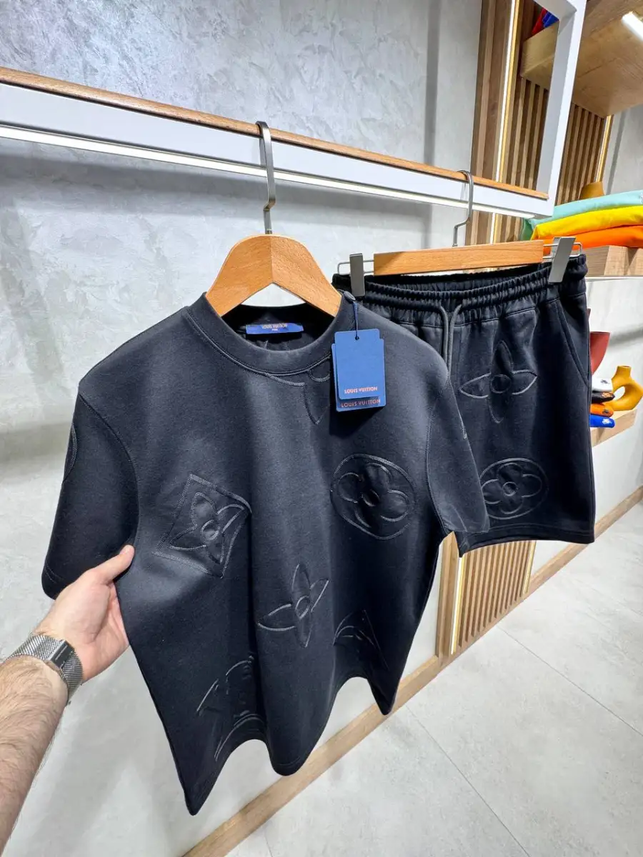 Louis Vuitton Tracksuit Black/Black | MASSIMOLUXURYOUTLET
