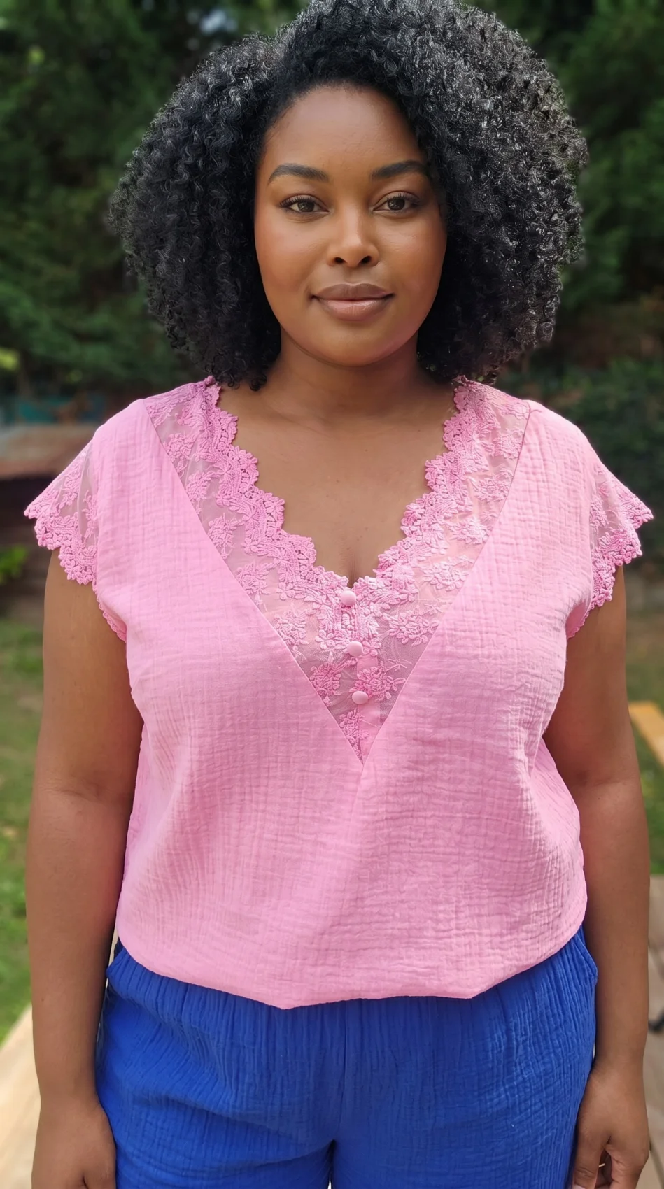 T-shirt avec dentelle en gaze de coton en belle taille, Peut porté devant comme dernière | Chez Florem