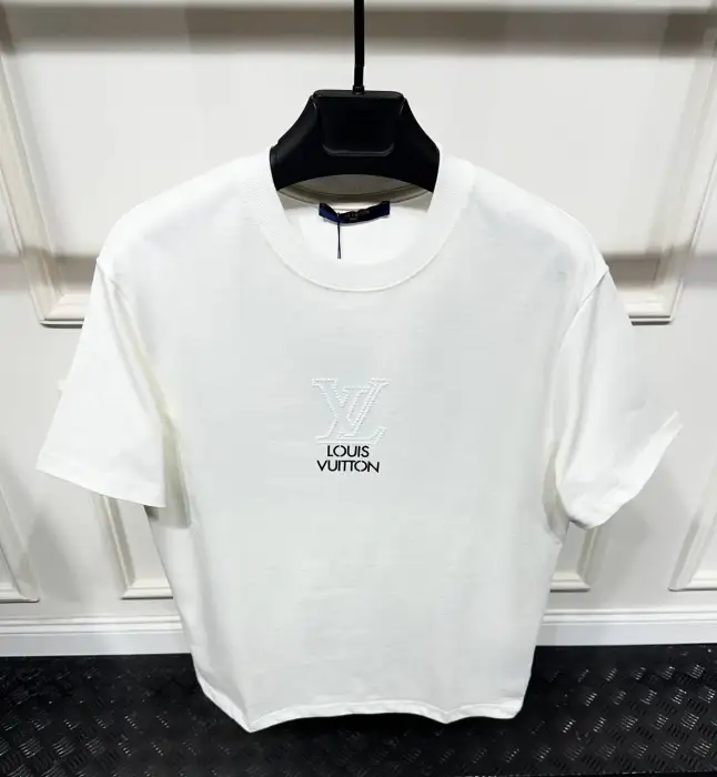 Louis Vuotton T-Shirt White LV in Black | MASSIMOLUXURYOUTLET