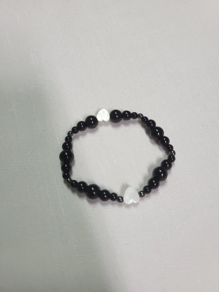 Bracelet Agathe noir et coeur en coquillage  | Ds et compagnie 