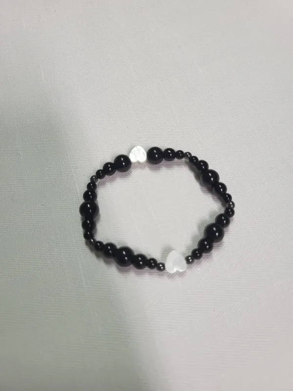 Bracelet Agathe noir et coeur en coquillage  | Ds et compagnie 
