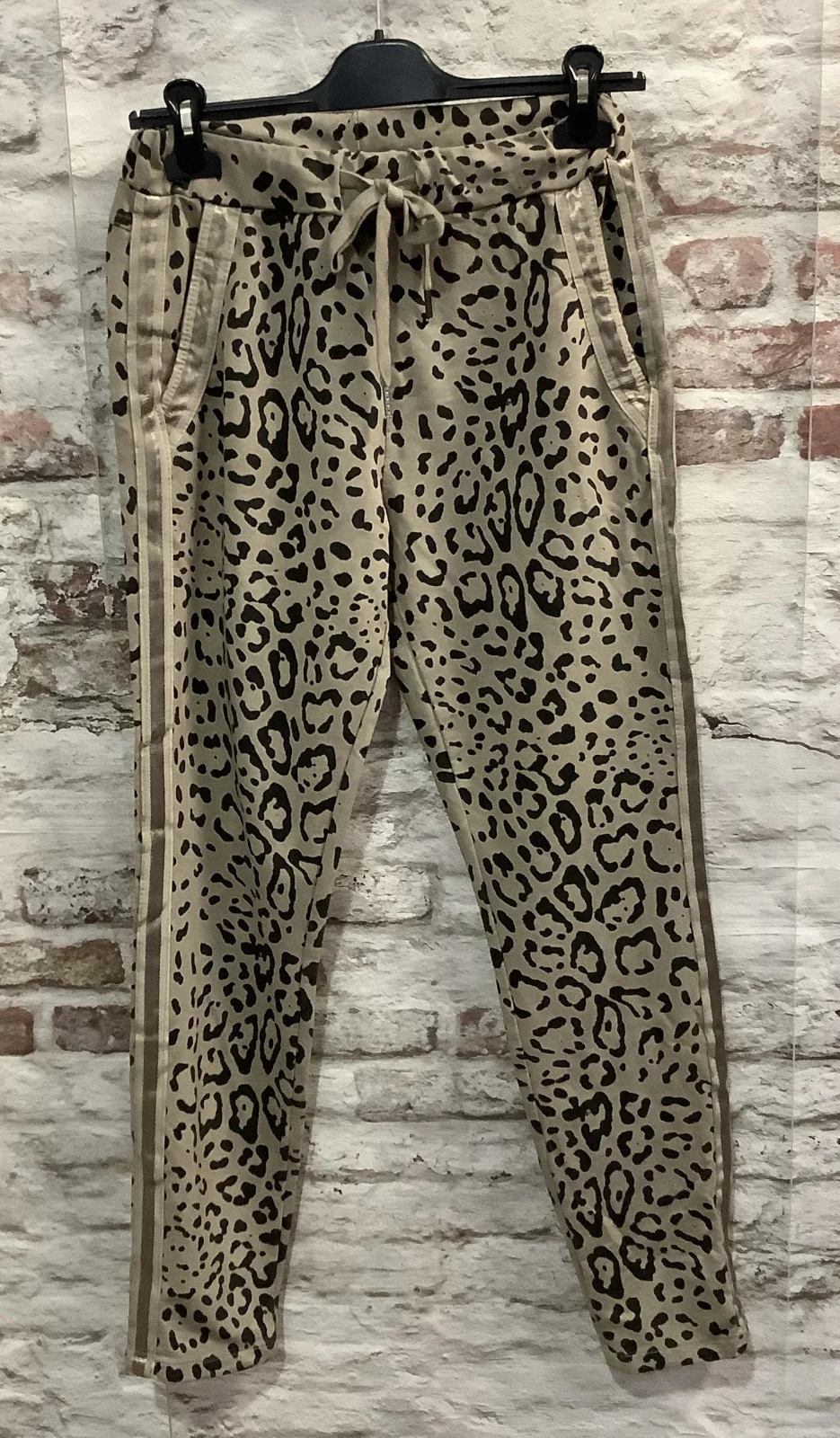 Pantalon léopard  | Jus de coco 