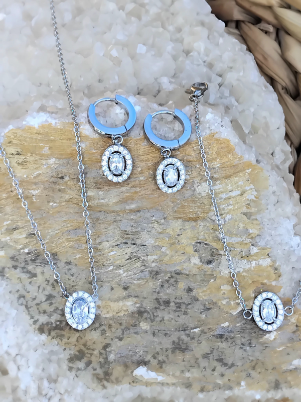 Parure ovale  | La maison des robes 