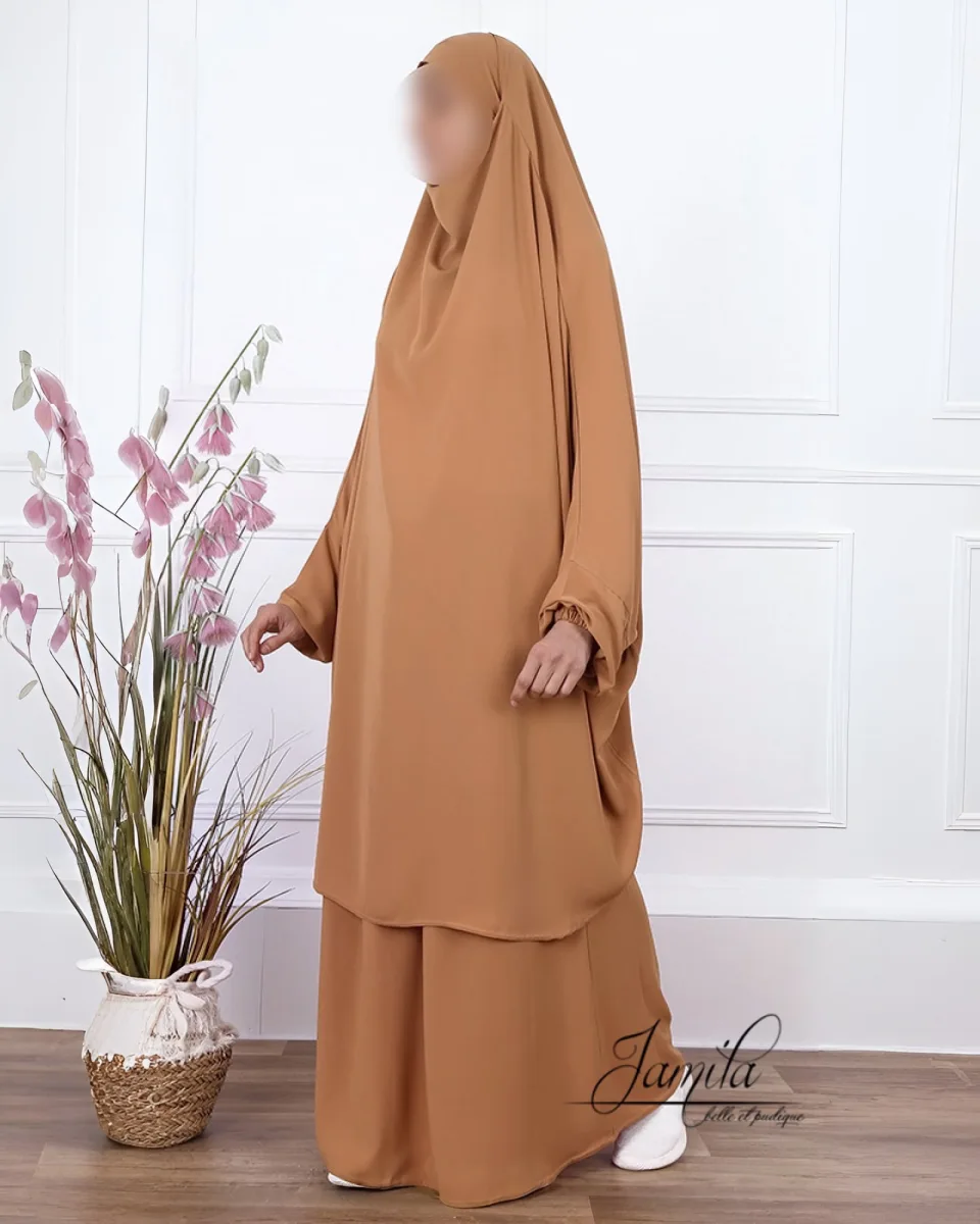 JILBAB 2 PIÈCES AVEC JUPE CARAMEL – CONFORT ET ÉLÉGANCE | AMCOSMETIK