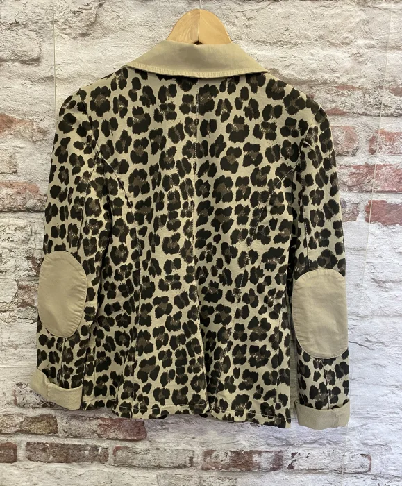 Veste léopard | Jus de coco 