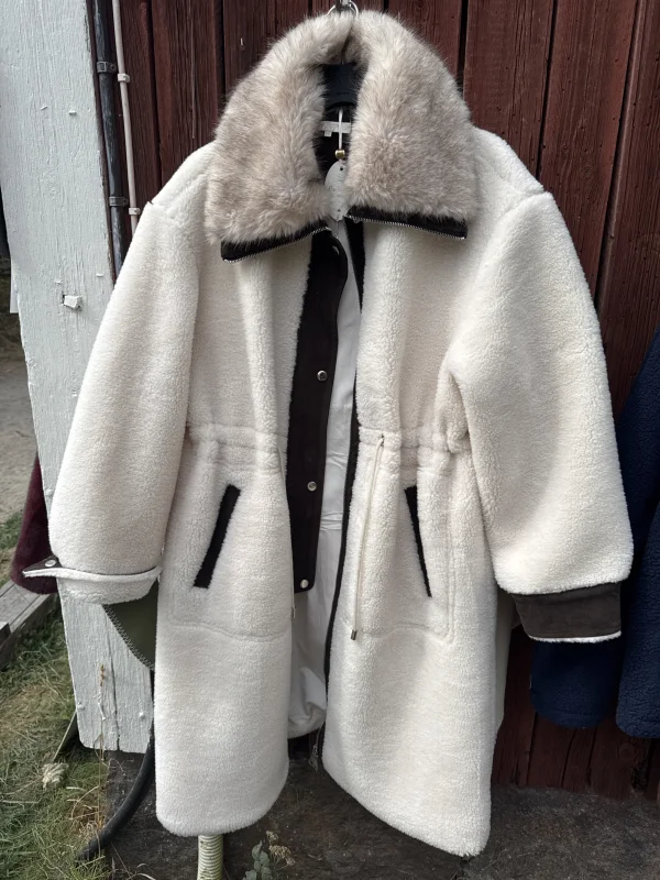 CREAM TEDDY COAT — STATEMENT OUTERWEAR ✨ | TRUE QUEEN SWDN