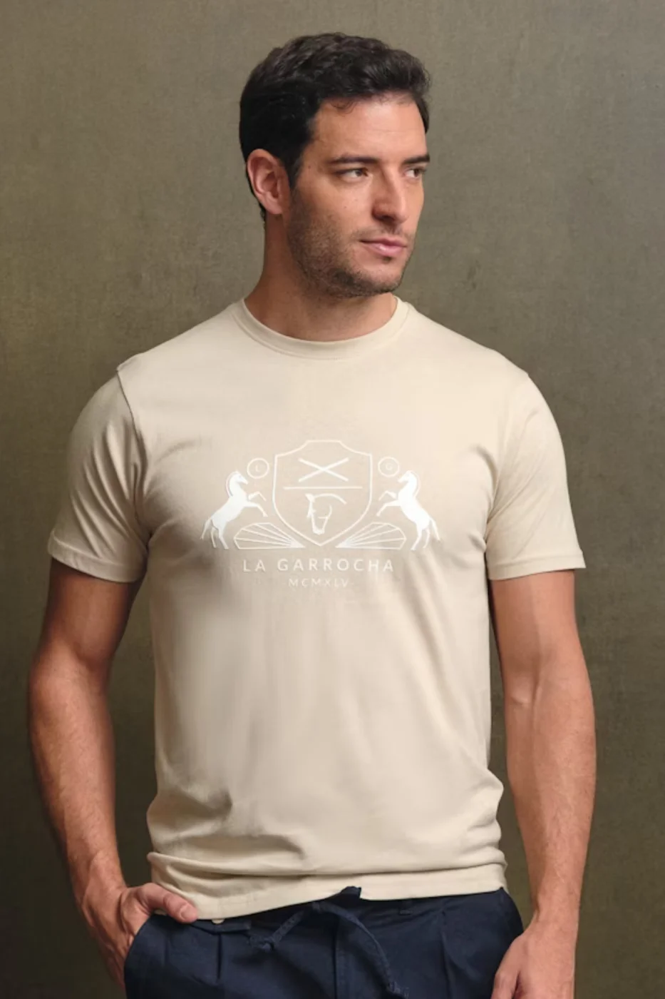 T-Shirt La Garrocha Basica em Beje 100% Algodão | definne