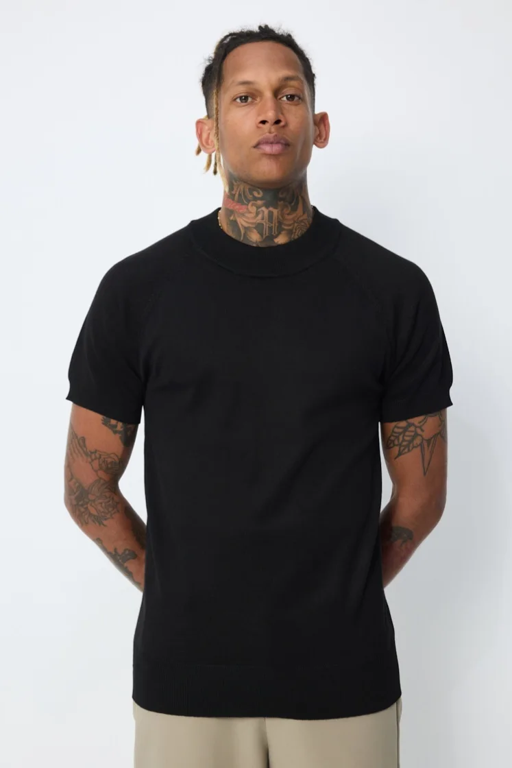 PRÉ-RESERVA T-Shirt Básica de malha Preta | definne