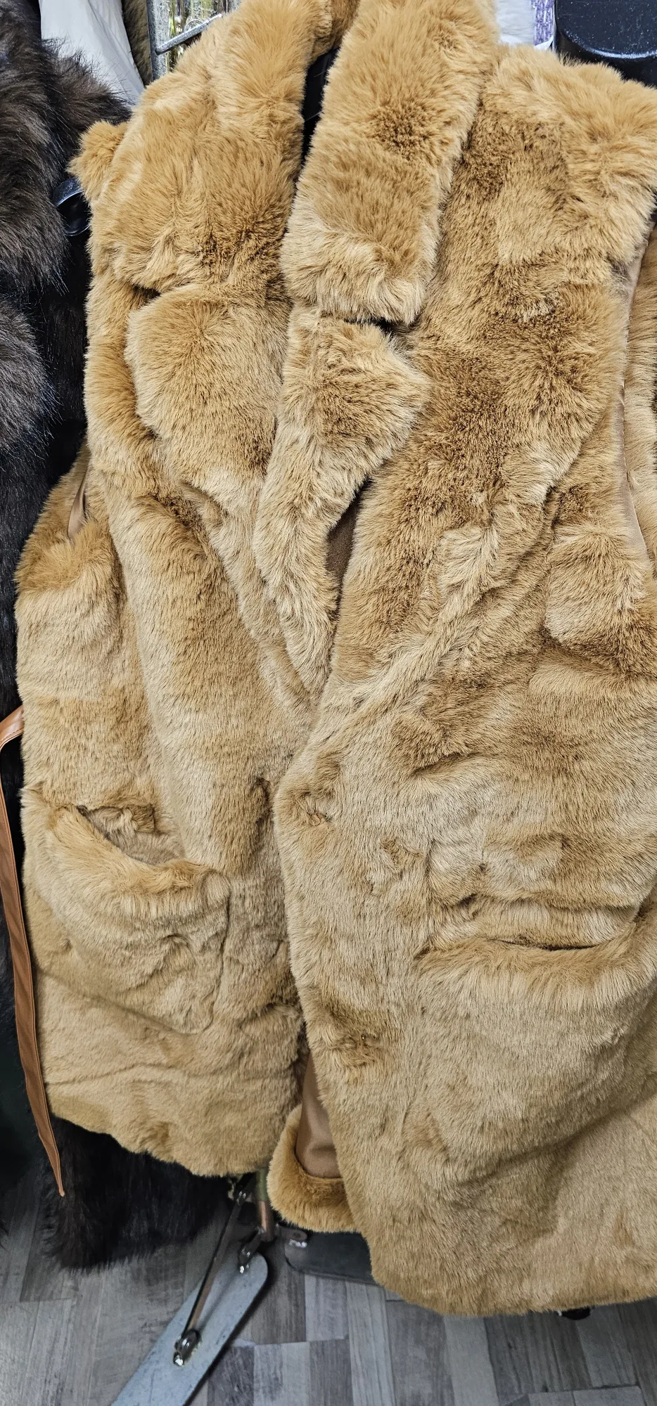 Fourroure sans manche bela | Dresses of my World