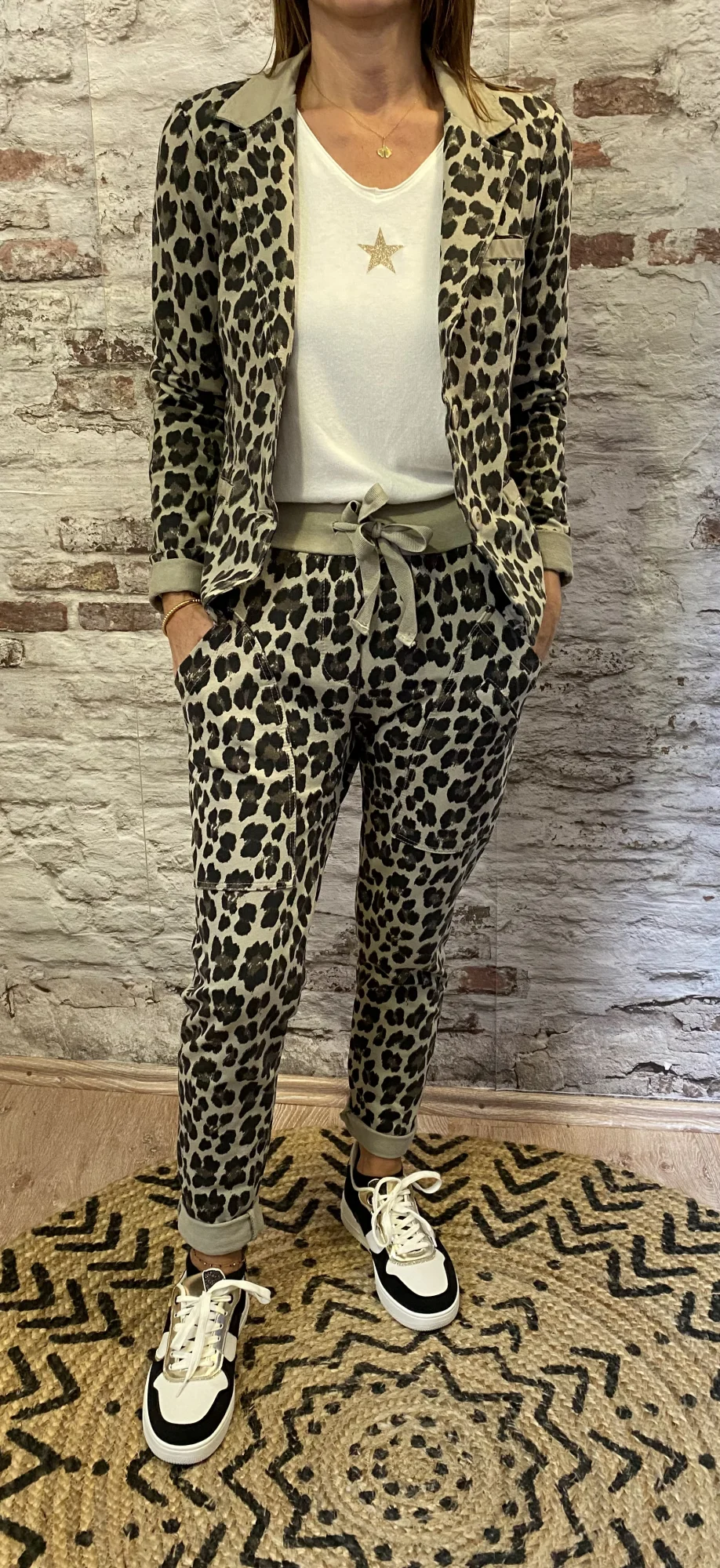 Pantalon léopard | Jus de coco 