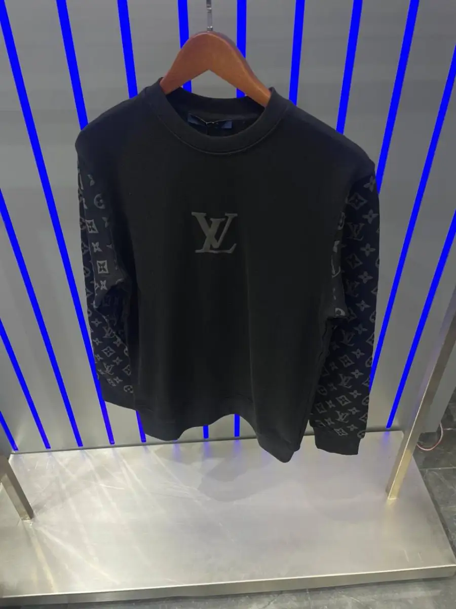 Louis Vuitton Sweatshirt Monogram Black | MASSIMOLUXURYOUTLET