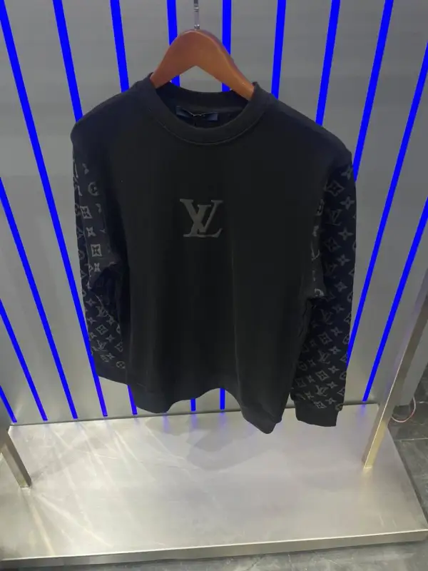 Louis Vuitton Sweatshirt Monogram Black | MASSIMOLUXURYOUTLET