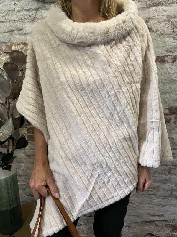 Poncho fausse fourrure | Jus de coco 