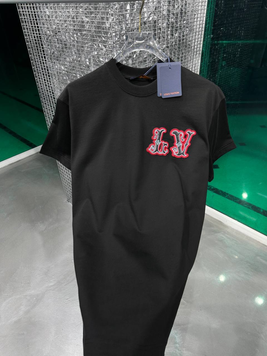 Louis Vuitton T-Shirt Black LV Red  | MASSIMOLUXURYOUTLET